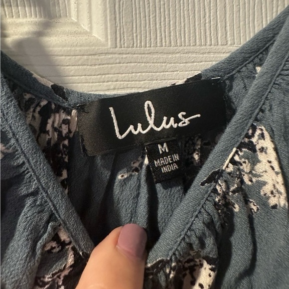 LULUS Size M Slate Blue Floral Tiered Ruffle Cold Shoulder Flowy Top & Ruffles - Picture 6 of 12